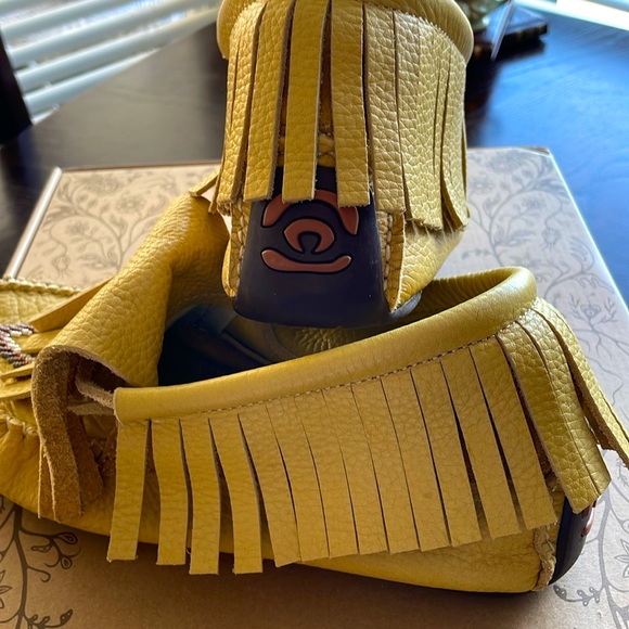 Manitoba Mukluk Mid Gatherer in tan leather with beading, size 10 women. - Picture 5 of 14